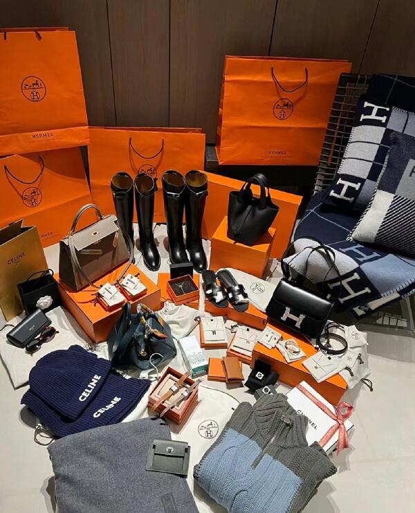 丁青县回收奢侈品鞋服